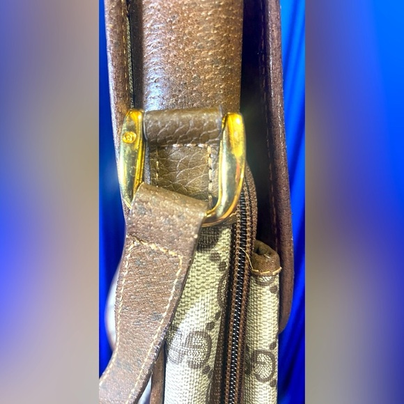 GUCCI GG Supreme Leather Crossbody w/Gold Tone Hardware and Key, Authentic. EUC - Picture 13 of 16